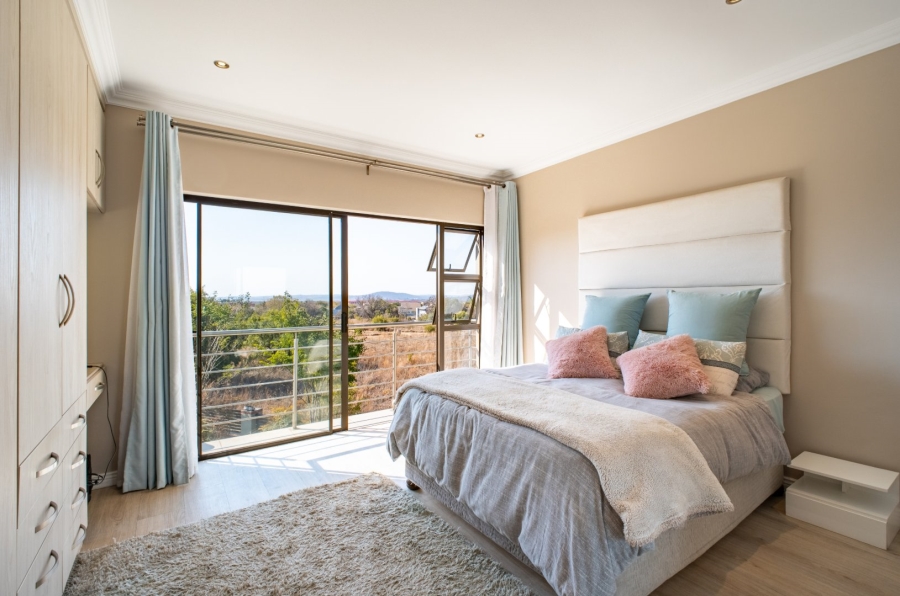 5 Bedroom Property for Sale in Stone Ridge Gauteng