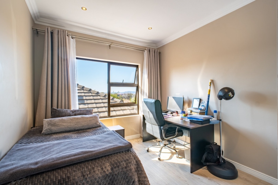 5 Bedroom Property for Sale in Stone Ridge Gauteng