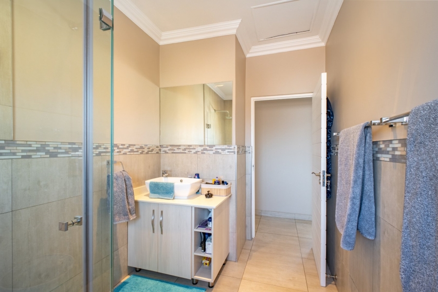 5 Bedroom Property for Sale in Stone Ridge Gauteng