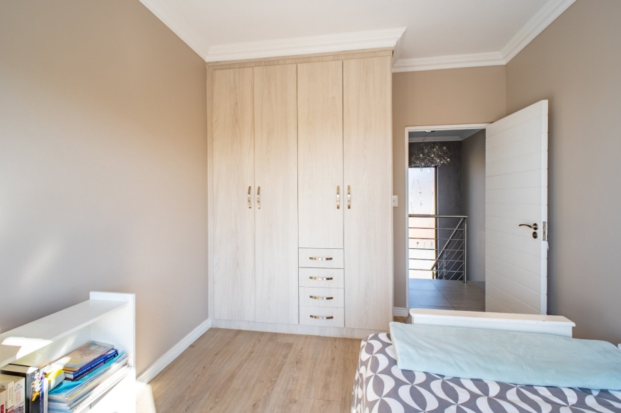 5 Bedroom Property for Sale in Stone Ridge Gauteng