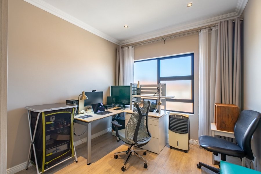 5 Bedroom Property for Sale in Stone Ridge Gauteng