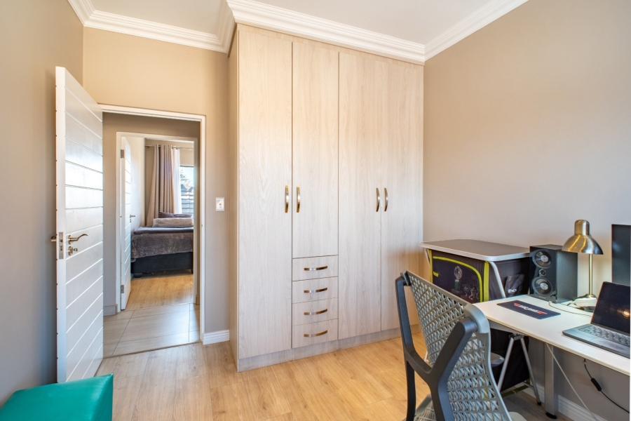 5 Bedroom Property for Sale in Stone Ridge Gauteng