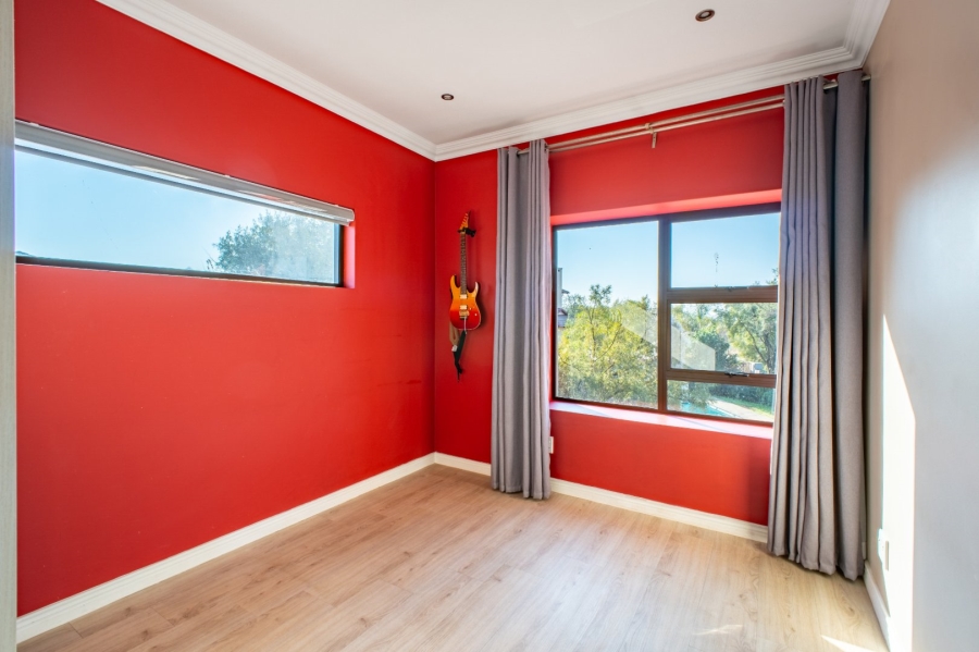5 Bedroom Property for Sale in Stone Ridge Gauteng