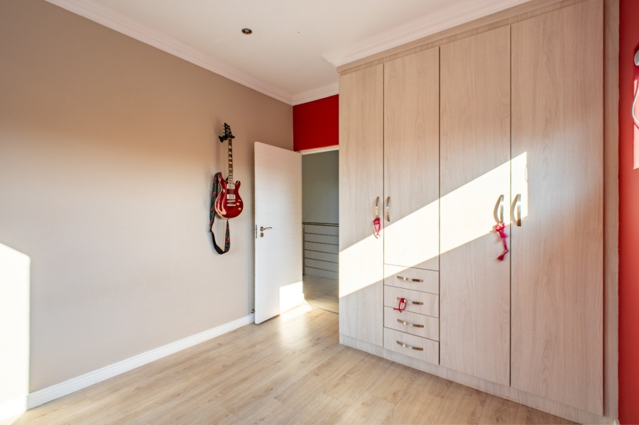 5 Bedroom Property for Sale in Stone Ridge Gauteng