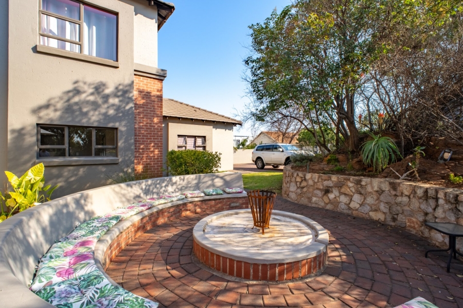 5 Bedroom Property for Sale in Stone Ridge Gauteng