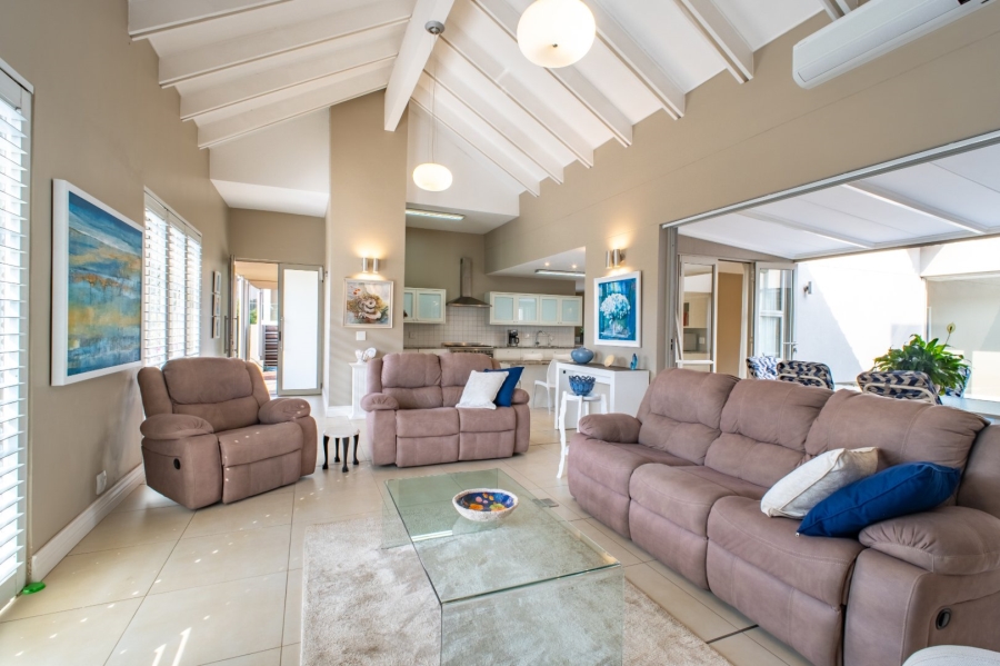 5 Bedroom Property for Sale in Copperleaf Estate Gauteng
