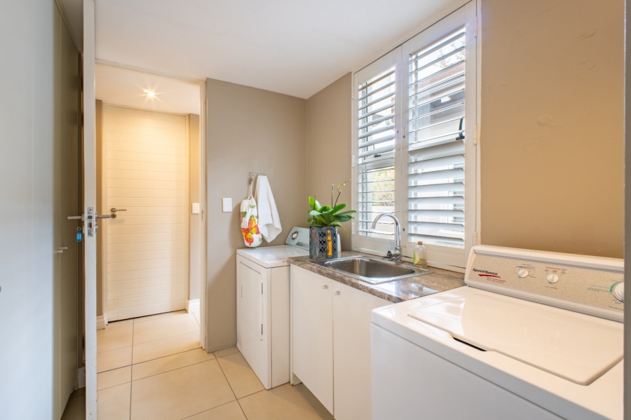 5 Bedroom Property for Sale in Copperleaf Estate Gauteng