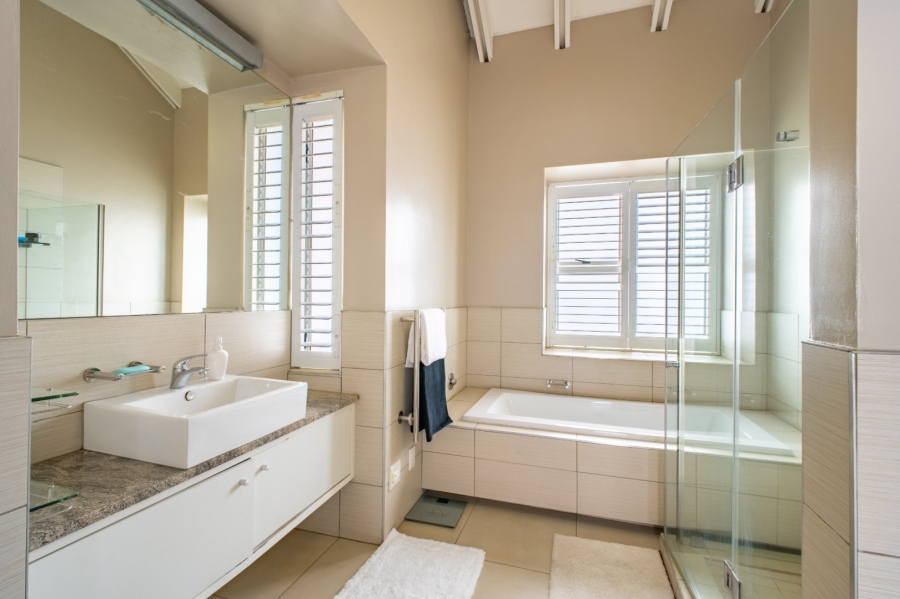 5 Bedroom Property for Sale in Copperleaf Estate Gauteng
