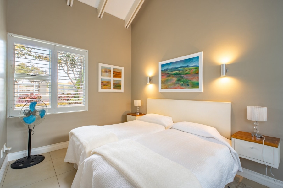 5 Bedroom Property for Sale in Copperleaf Estate Gauteng
