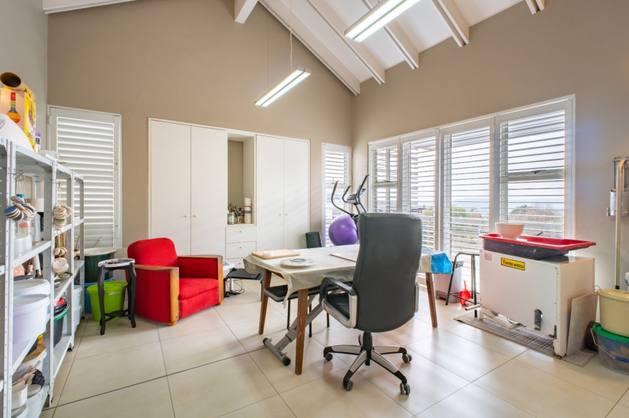 5 Bedroom Property for Sale in Copperleaf Estate Gauteng