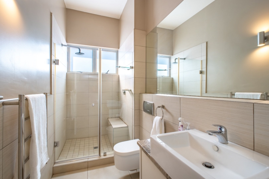 5 Bedroom Property for Sale in Copperleaf Estate Gauteng