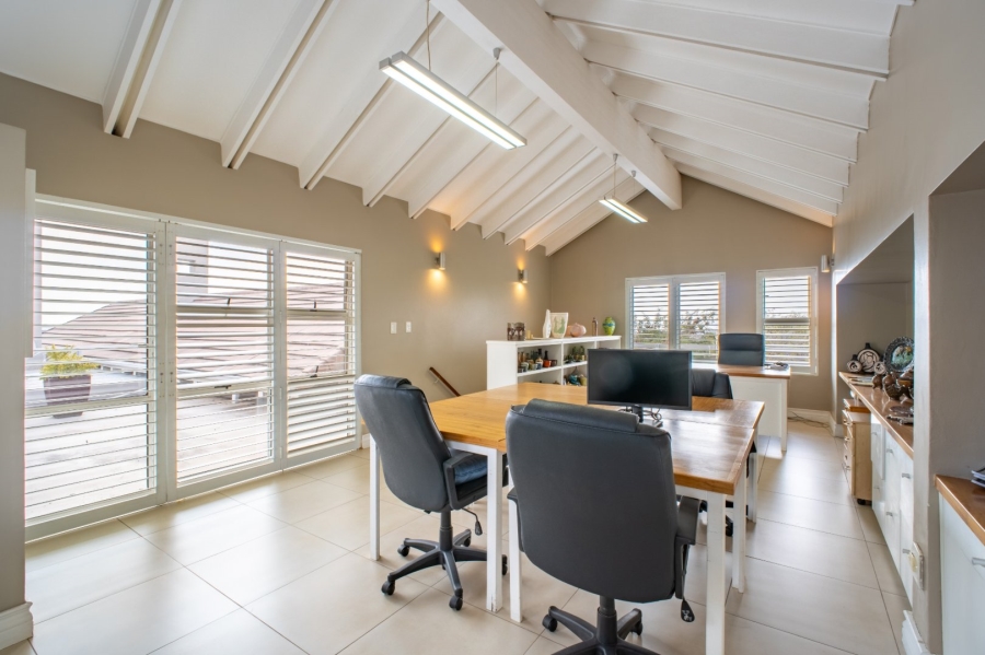 5 Bedroom Property for Sale in Copperleaf Estate Gauteng