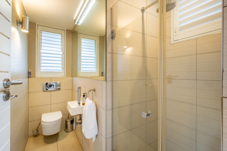 5 Bedroom Property for Sale in Copperleaf Estate Gauteng