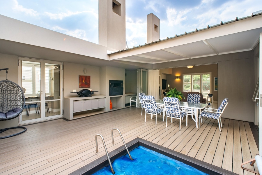 5 Bedroom Property for Sale in Copperleaf Estate Gauteng