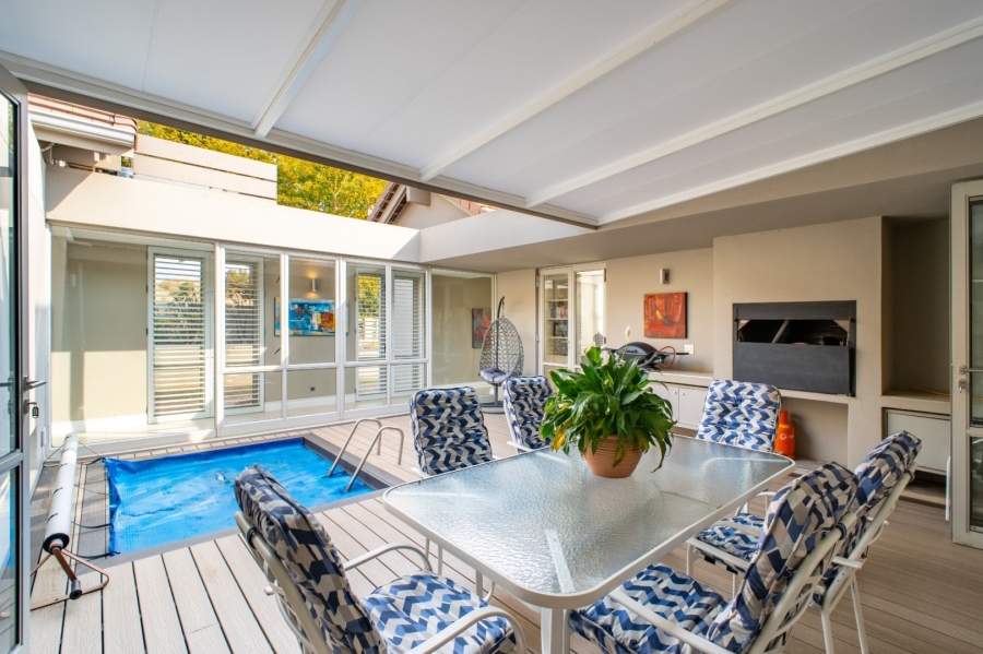 5 Bedroom Property for Sale in Copperleaf Estate Gauteng