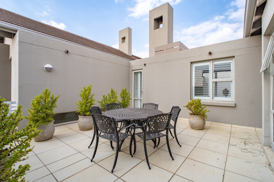 5 Bedroom Property for Sale in Copperleaf Estate Gauteng