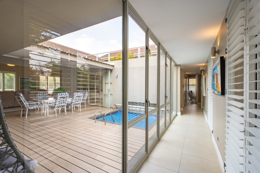 5 Bedroom Property for Sale in Copperleaf Estate Gauteng