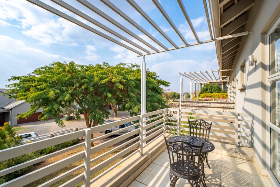 5 Bedroom Property for Sale in Copperleaf Estate Gauteng