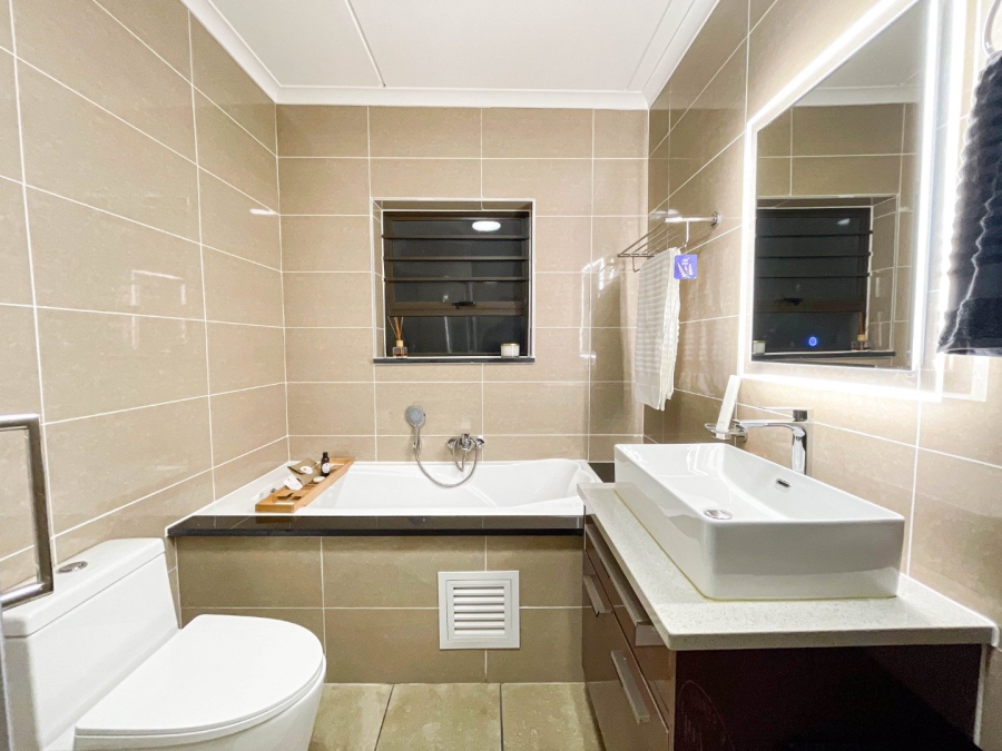 To Let 2 Bedroom Property for Rent in Blue Hills Gauteng
