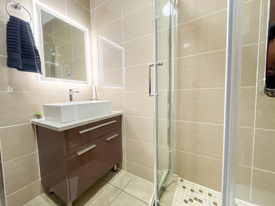 To Let 2 Bedroom Property for Rent in Blue Hills Gauteng