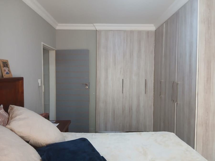 3 Bedroom Property for Sale in Mountain View Gauteng