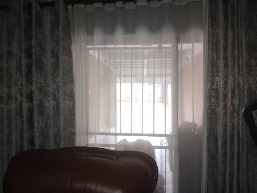 3 Bedroom Property for Sale in Mountain View Gauteng