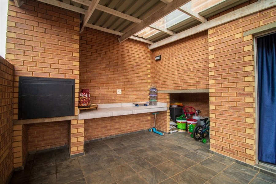 3 Bedroom Property for Sale in Glen Marais Gauteng