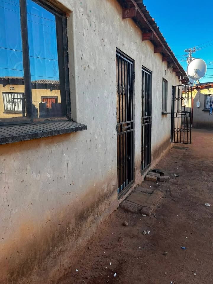  Bedroom Property for Sale in Moleleki Gauteng