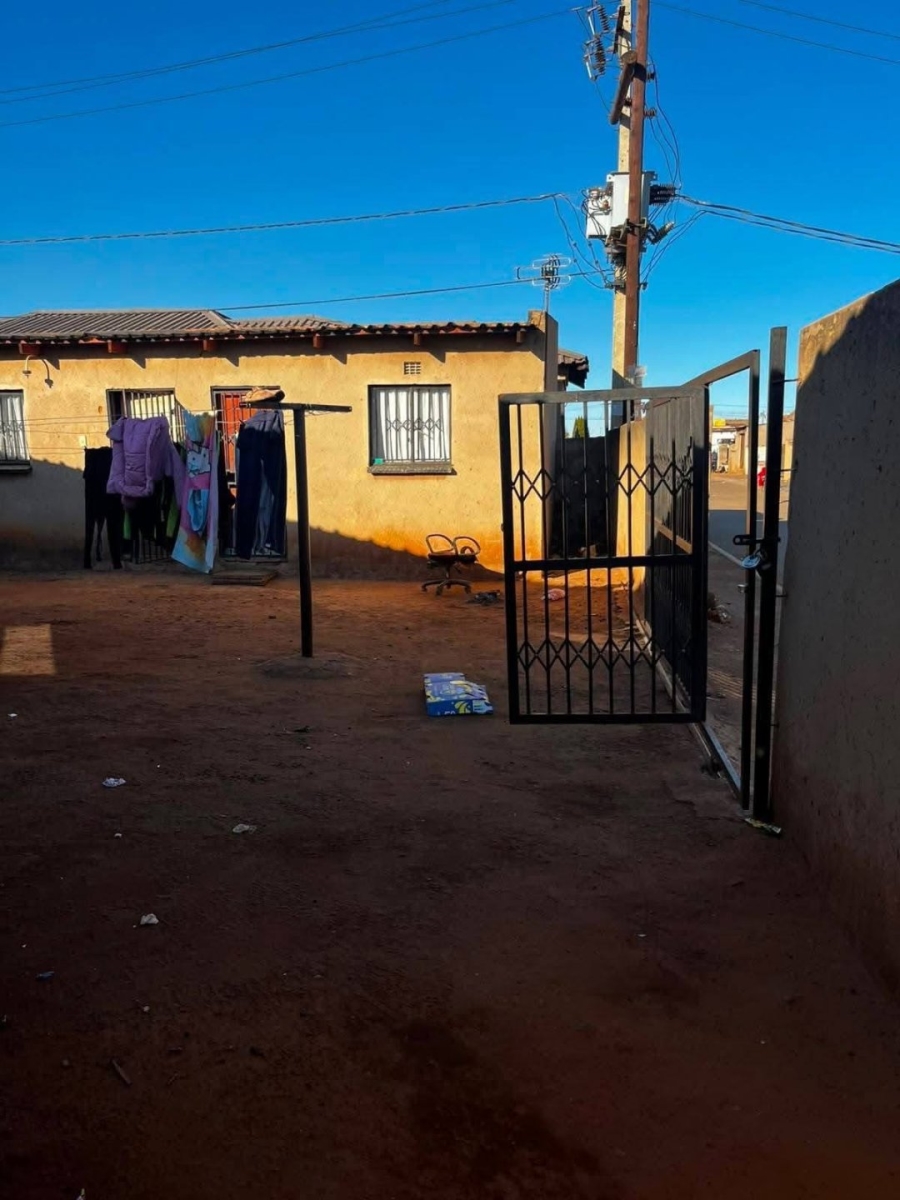  Bedroom Property for Sale in Moleleki Gauteng