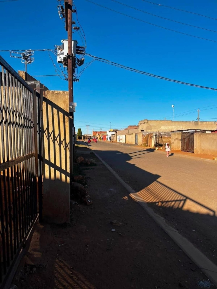  Bedroom Property for Sale in Moleleki Gauteng