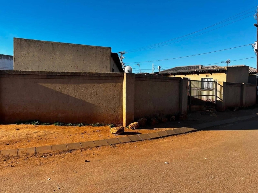  Bedroom Property for Sale in Moleleki Gauteng