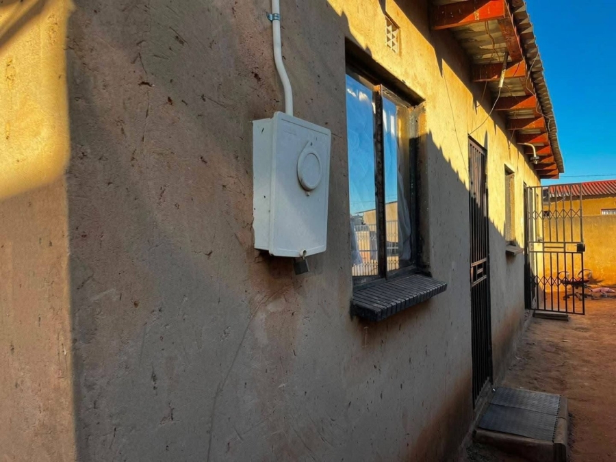  Bedroom Property for Sale in Moleleki Gauteng