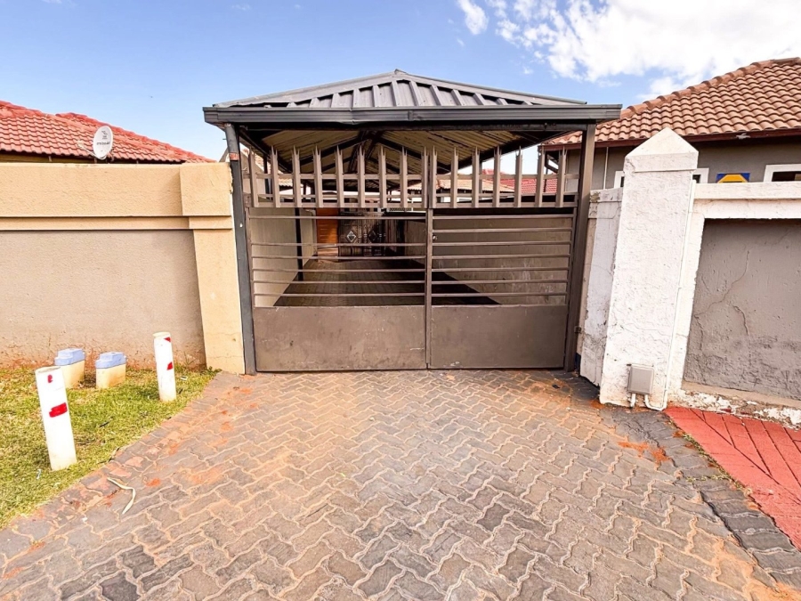 4 Bedroom Property for Sale in Dawn Park Gauteng