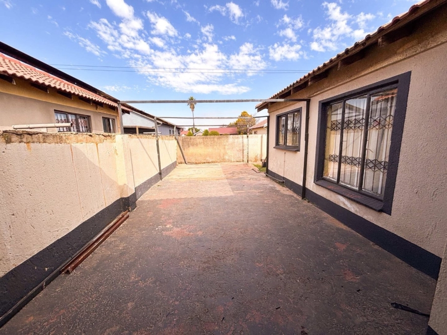 4 Bedroom Property for Sale in Dawn Park Gauteng