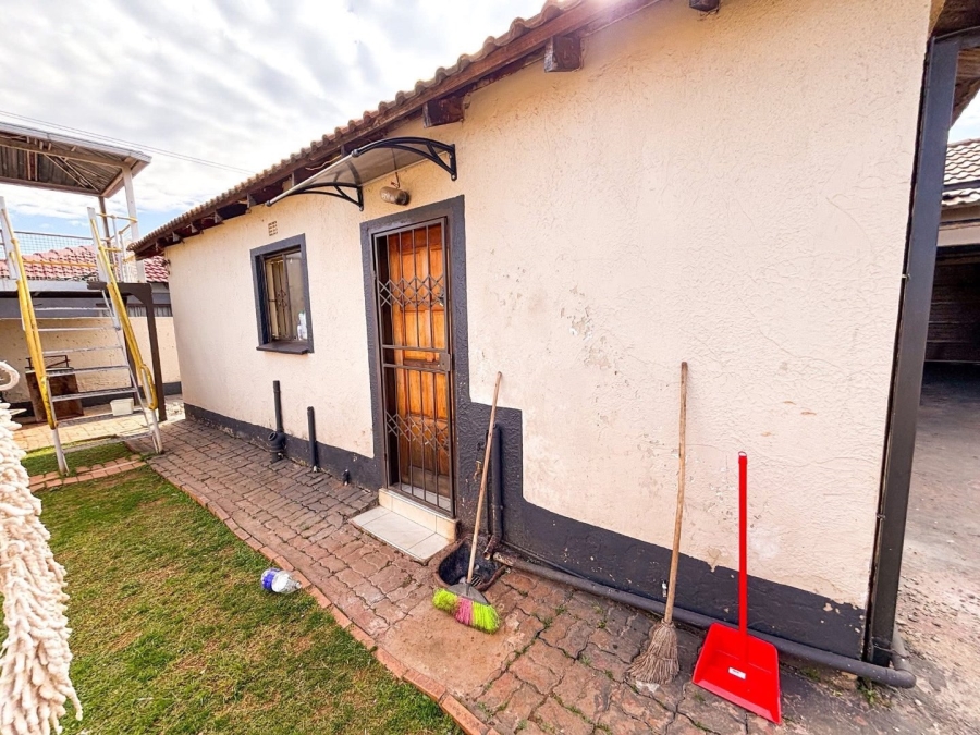 4 Bedroom Property for Sale in Dawn Park Gauteng