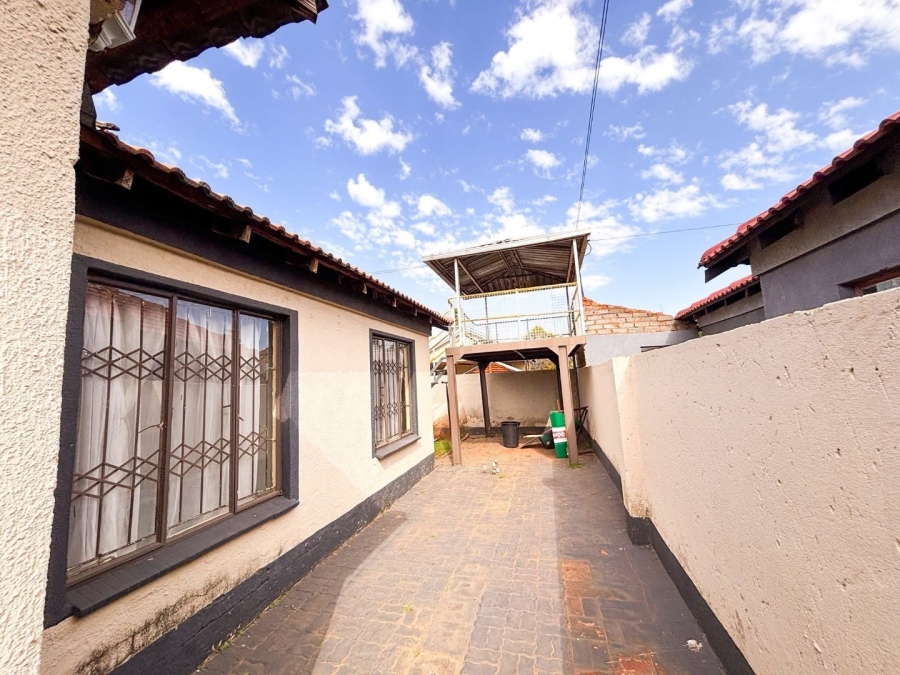 4 Bedroom Property for Sale in Dawn Park Gauteng
