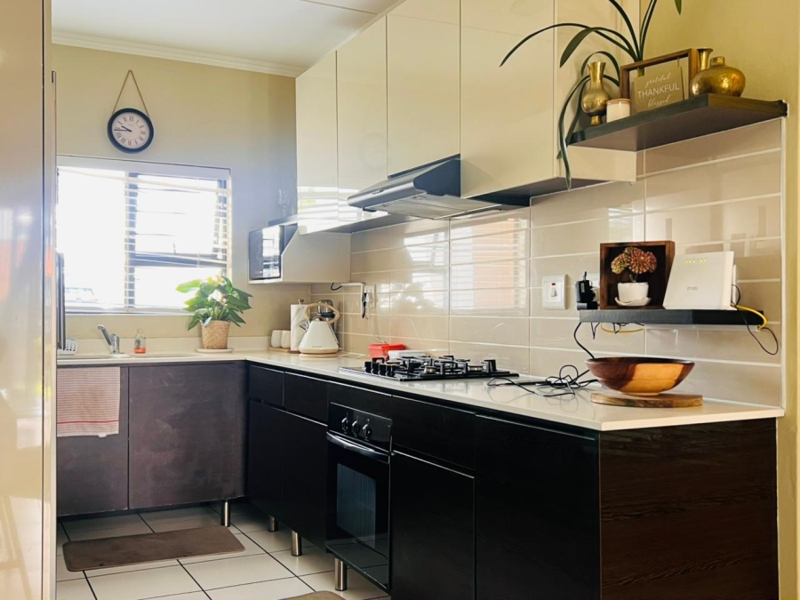 To Let 3 Bedroom Property for Rent in Greenstone Hill Gauteng