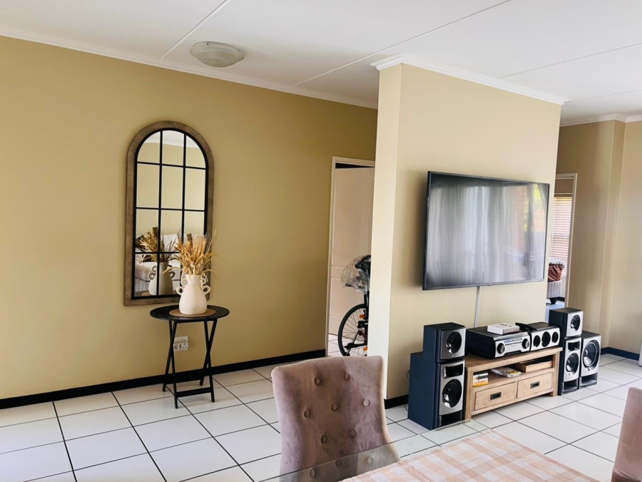 To Let 3 Bedroom Property for Rent in Greenstone Hill Gauteng