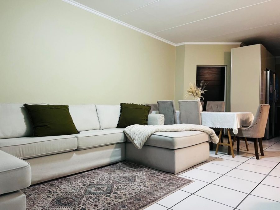 To Let 3 Bedroom Property for Rent in Greenstone Hill Gauteng