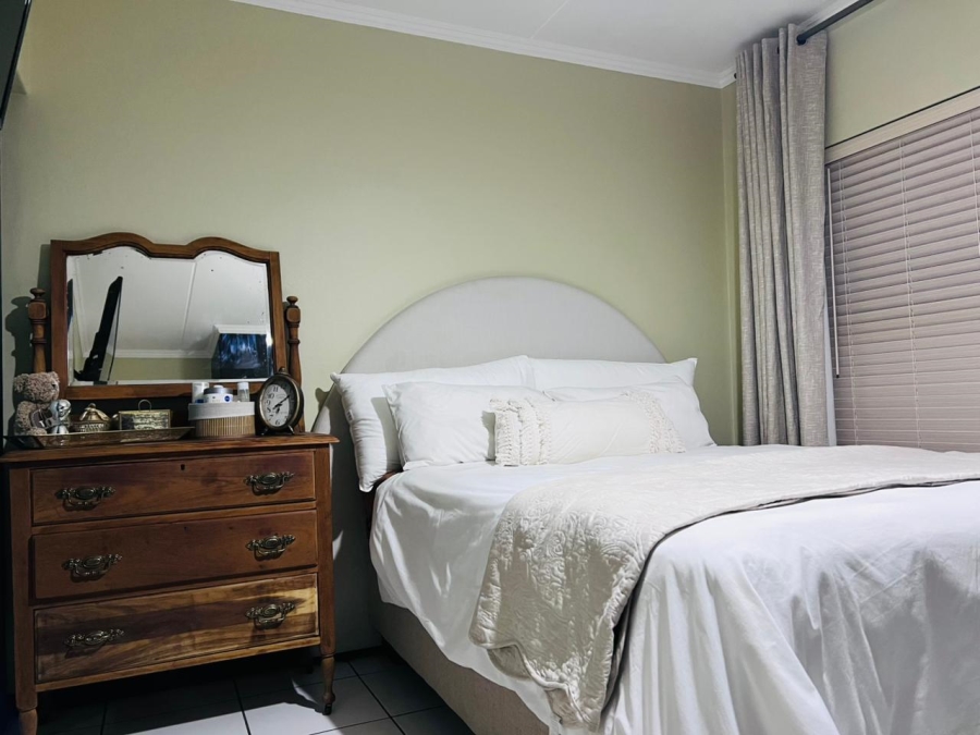 To Let 3 Bedroom Property for Rent in Greenstone Hill Gauteng