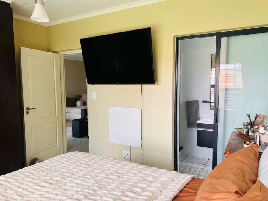 To Let 3 Bedroom Property for Rent in Greenstone Hill Gauteng