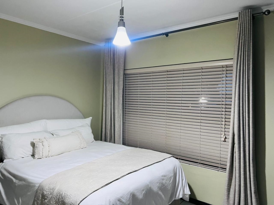 To Let 3 Bedroom Property for Rent in Greenstone Hill Gauteng