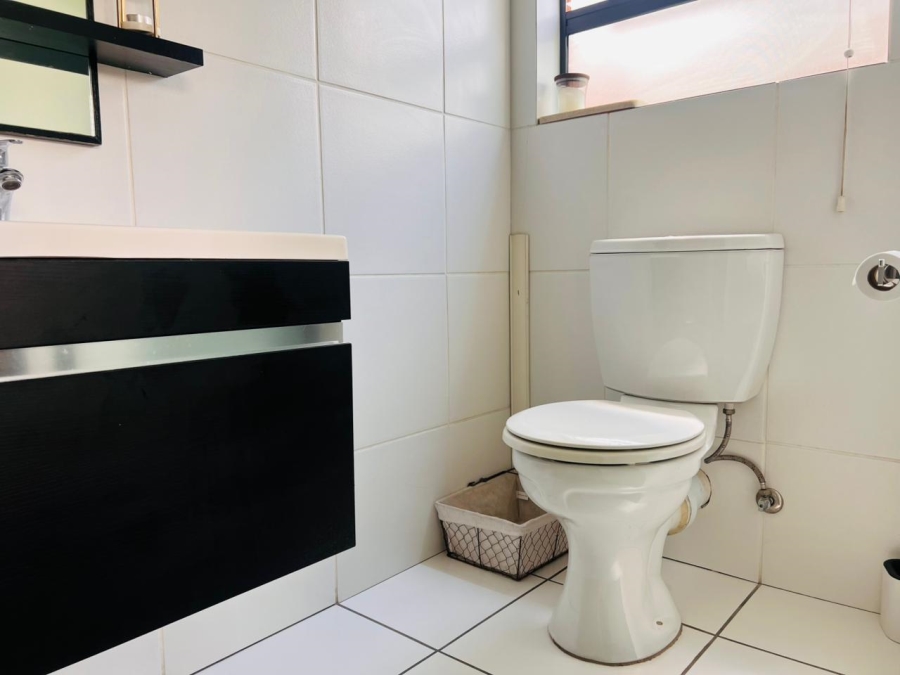 To Let 3 Bedroom Property for Rent in Greenstone Hill Gauteng