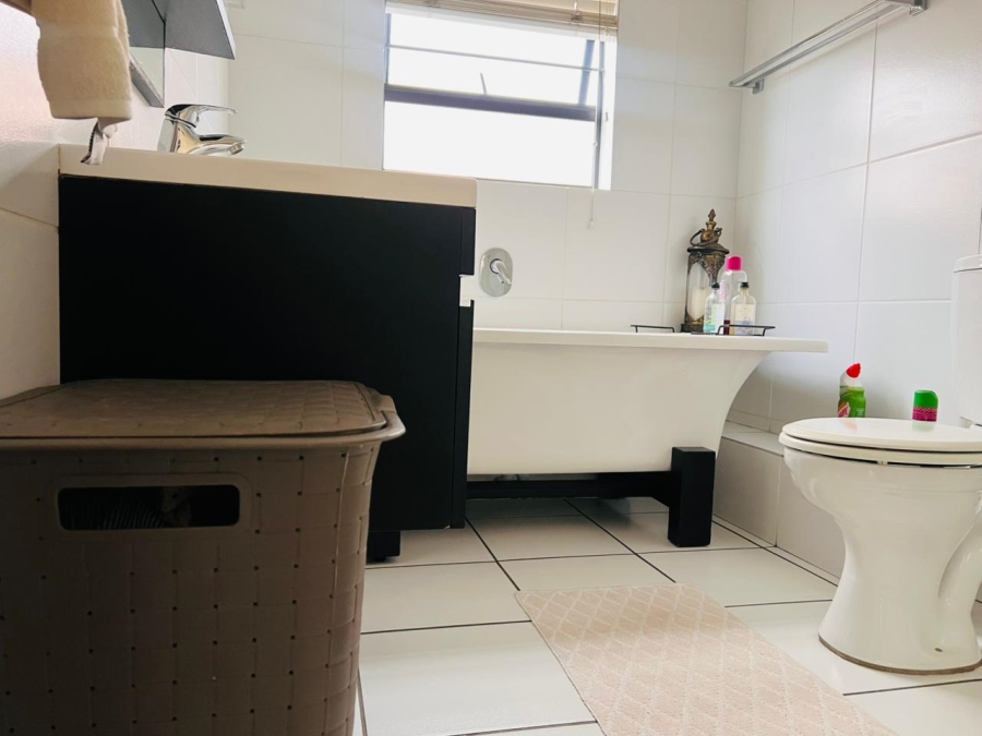 To Let 3 Bedroom Property for Rent in Greenstone Hill Gauteng