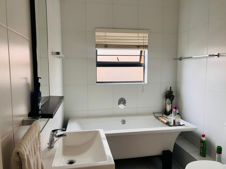 To Let 3 Bedroom Property for Rent in Greenstone Hill Gauteng