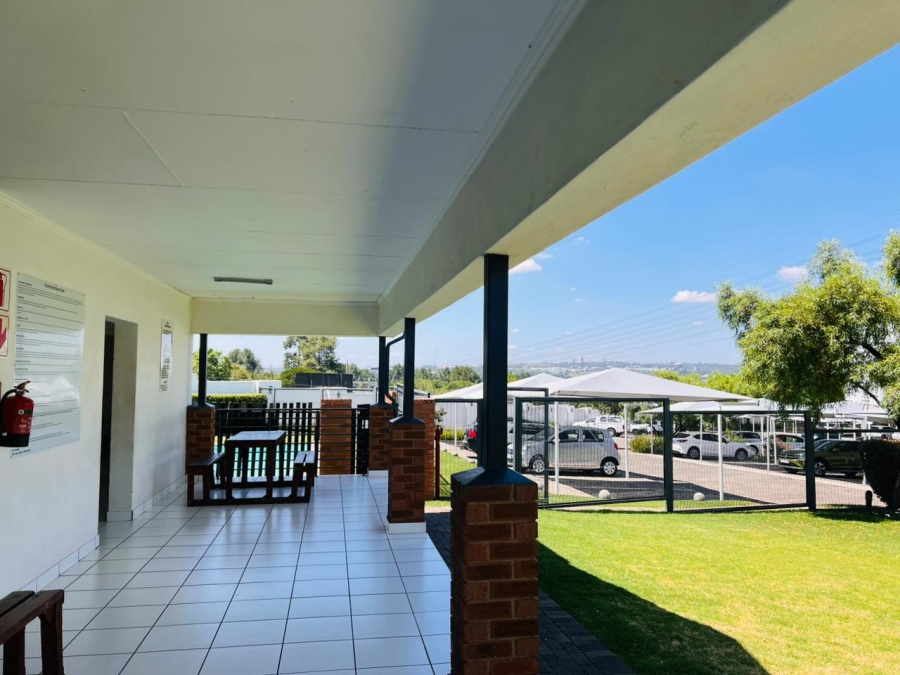 To Let 3 Bedroom Property for Rent in Greenstone Hill Gauteng
