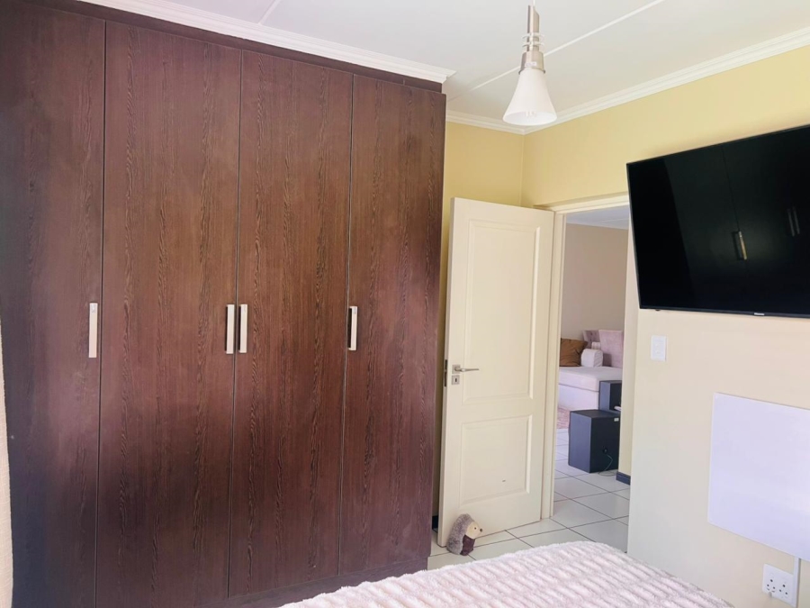 To Let 3 Bedroom Property for Rent in Greenstone Hill Gauteng