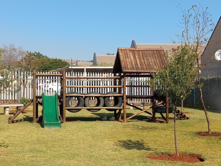 2 Bedroom Property for Sale in Annlin Gauteng