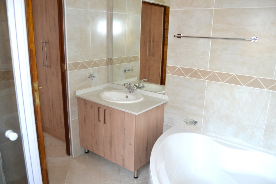 3 Bedroom Property for Sale in Thatchfield Hills Gauteng