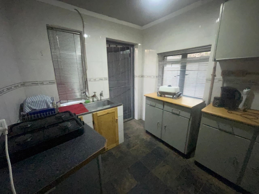 To Let 1 Bedroom Property for Rent in Florauna Gauteng